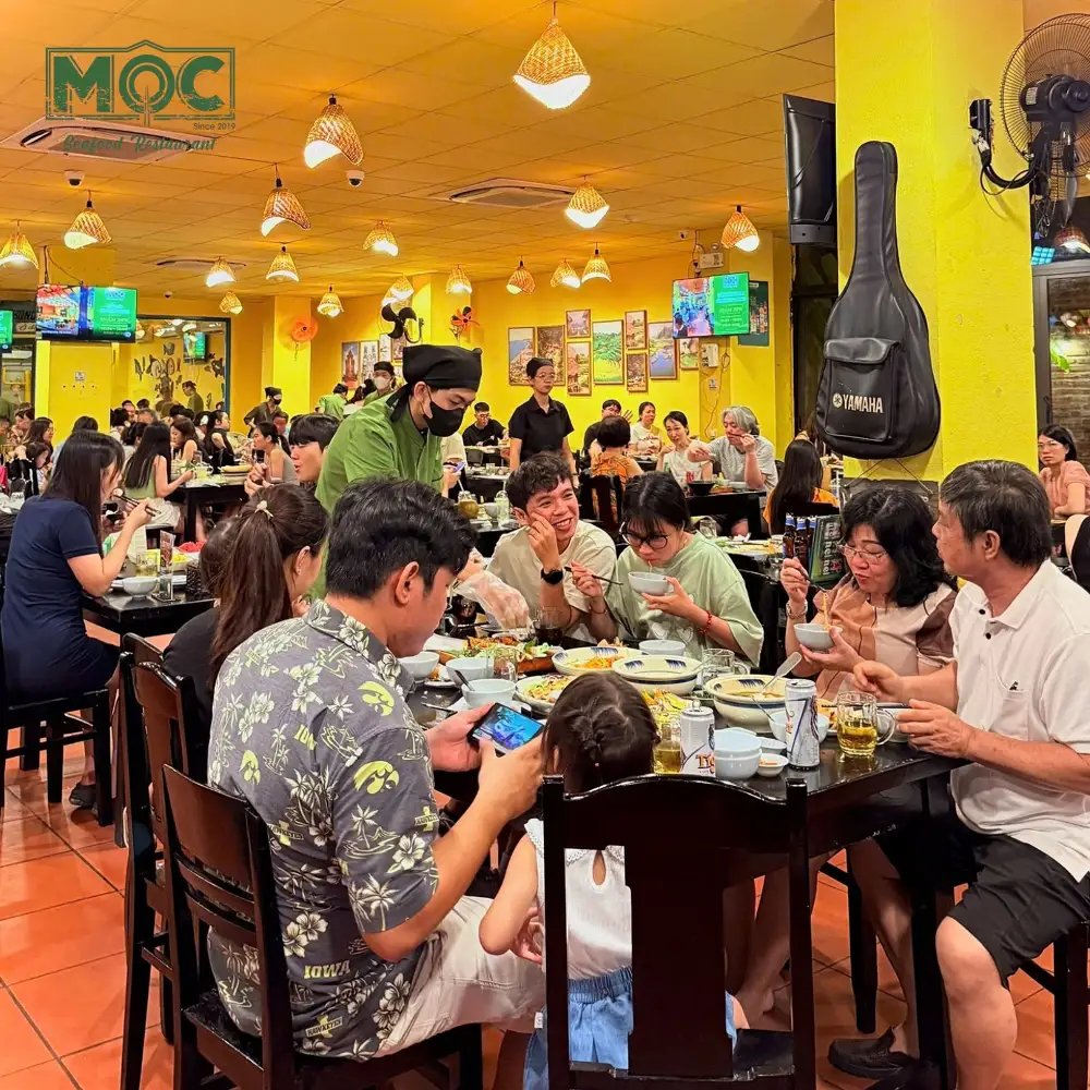 Mộc Quán Seafood Đà Nẵng – Địa điểm ăn hải sản lý tưởng cho nhóm bạn và gia đình