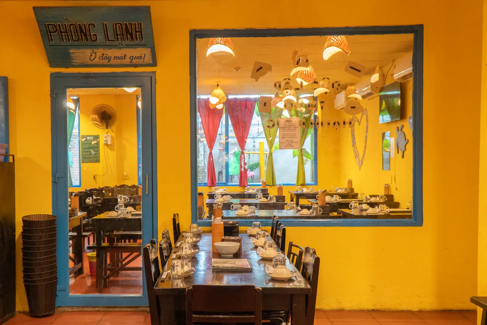 Why is Moc Quan Seafood Da Nang So Popular Among Foodies?