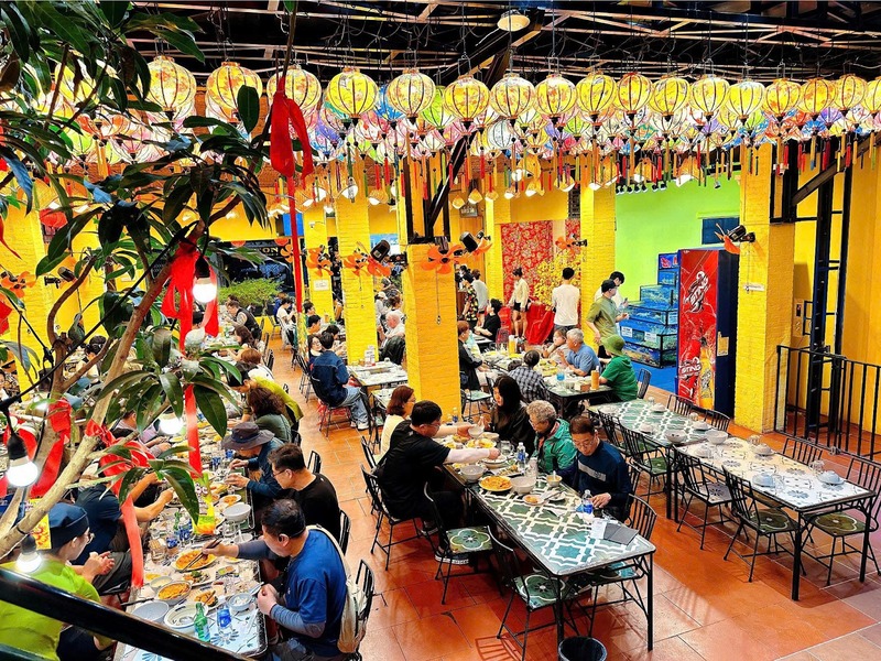 Không gian hiện đại nhưng gần gũi với dấu ấn phố biển