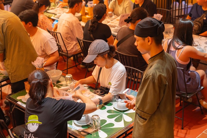 Phong cách phục vụ thân thiện và chuyên nghiệp