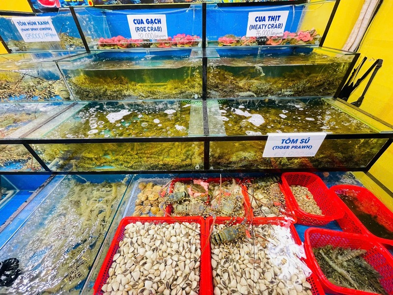 Hải sản chọn từ biển vào bàn không qua nhiều khâu chế biến