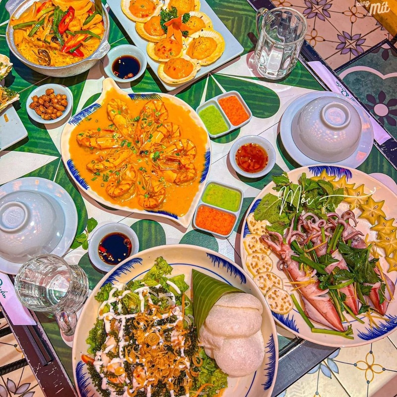 So với các quán hải sản khác, Mộc Seafood Nha Trang có gì nổi bật?
