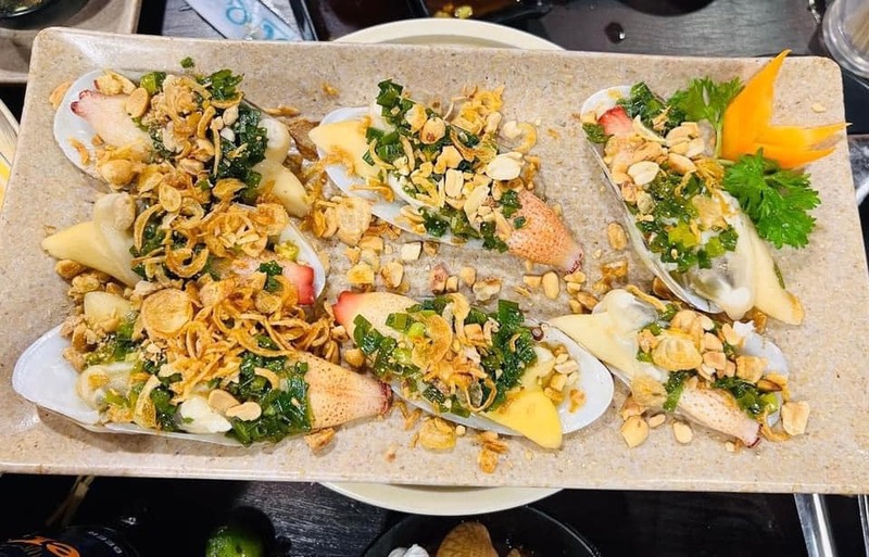 Tu hài nướng mỡ hành (Grill with scallion & peanut sauce)