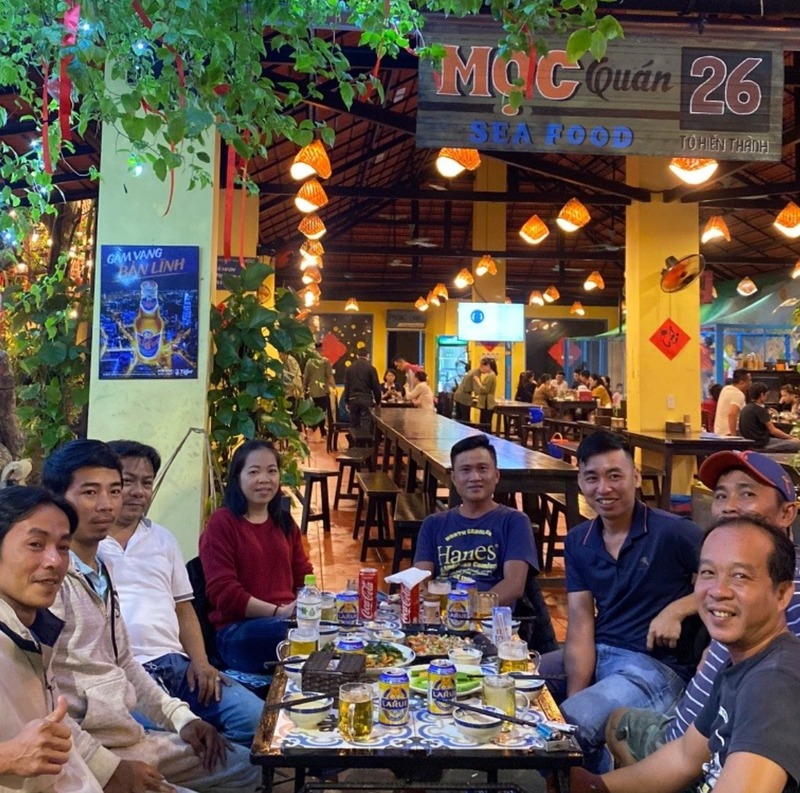 Đặt bàn trải nghiệm ngay tu hài Mộc Seafood